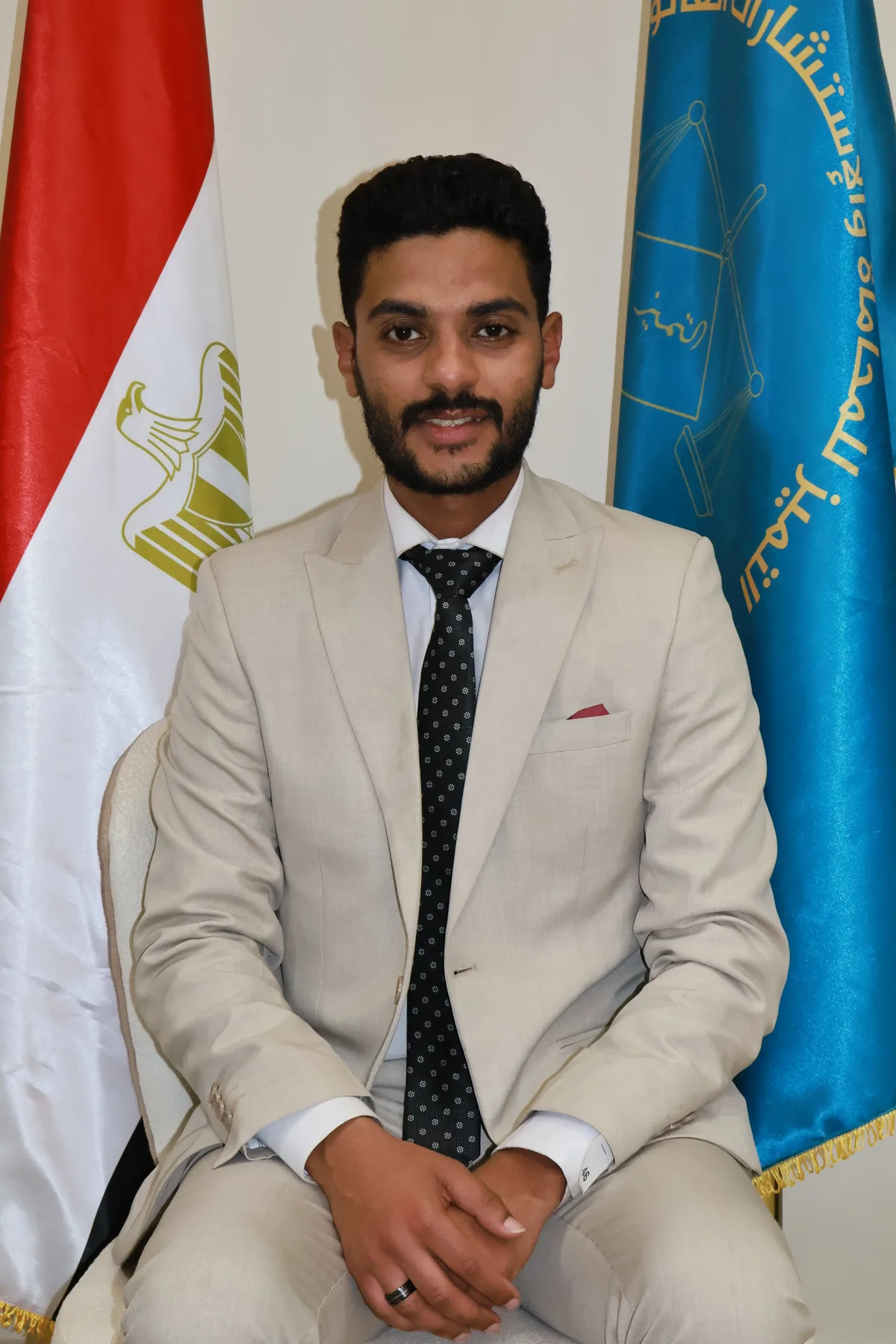 ايمن حسين